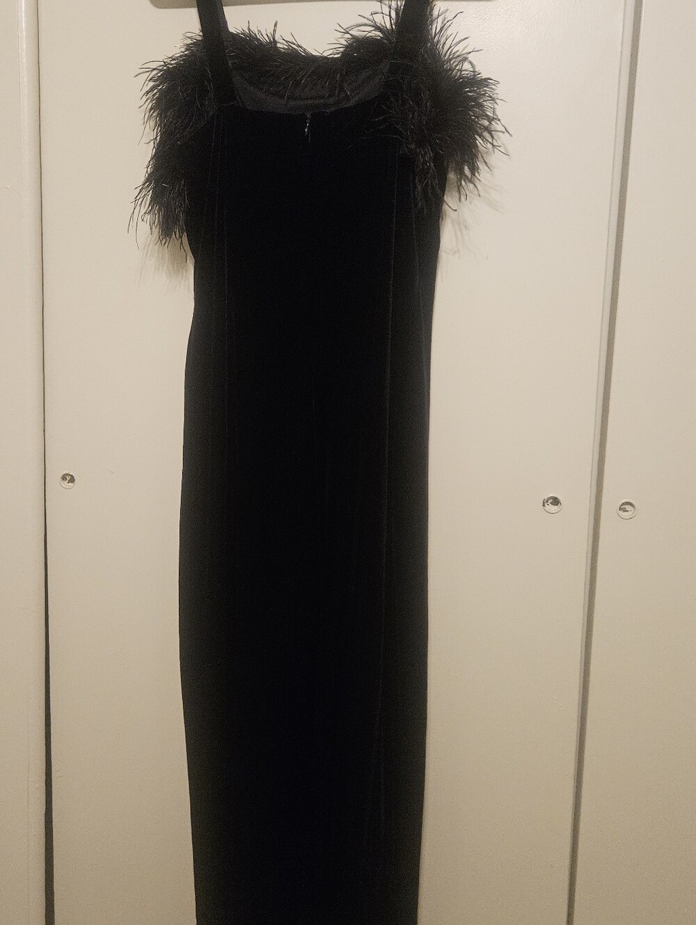 Elegant Black Feather-Trim Alex Evening Dress - Picture 4 of 6